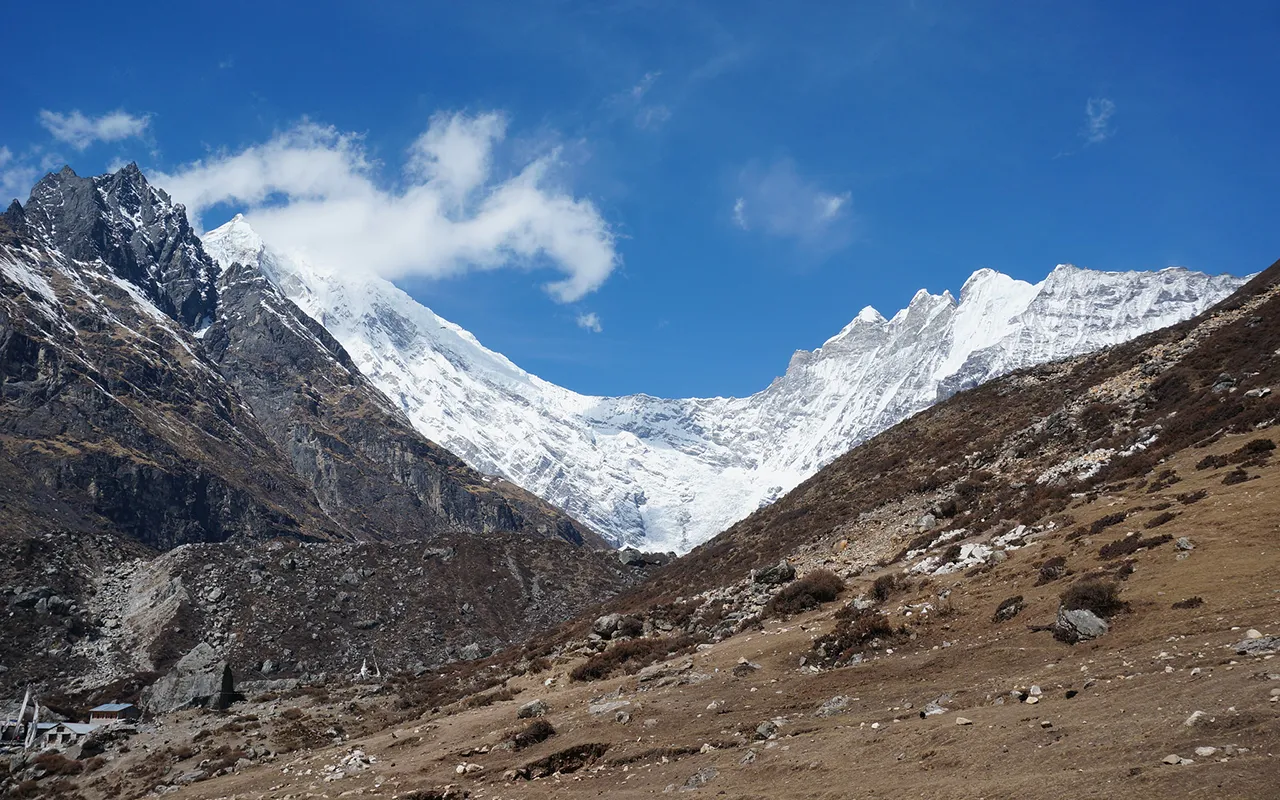 Radharc-Kyanjin-Gompa