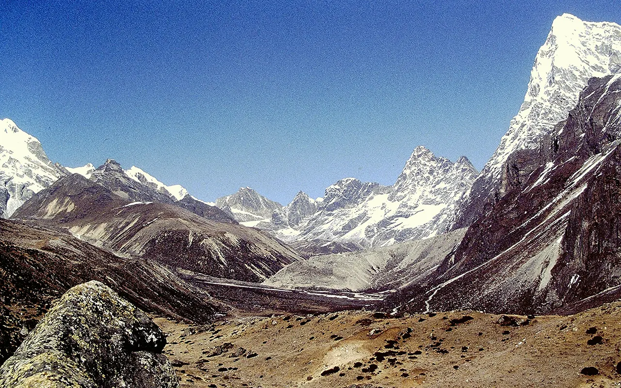 Everest Base Camp Trek Best Time : Complete Seasonal Guide for Trekkers 2 Everest Base Camp Trek